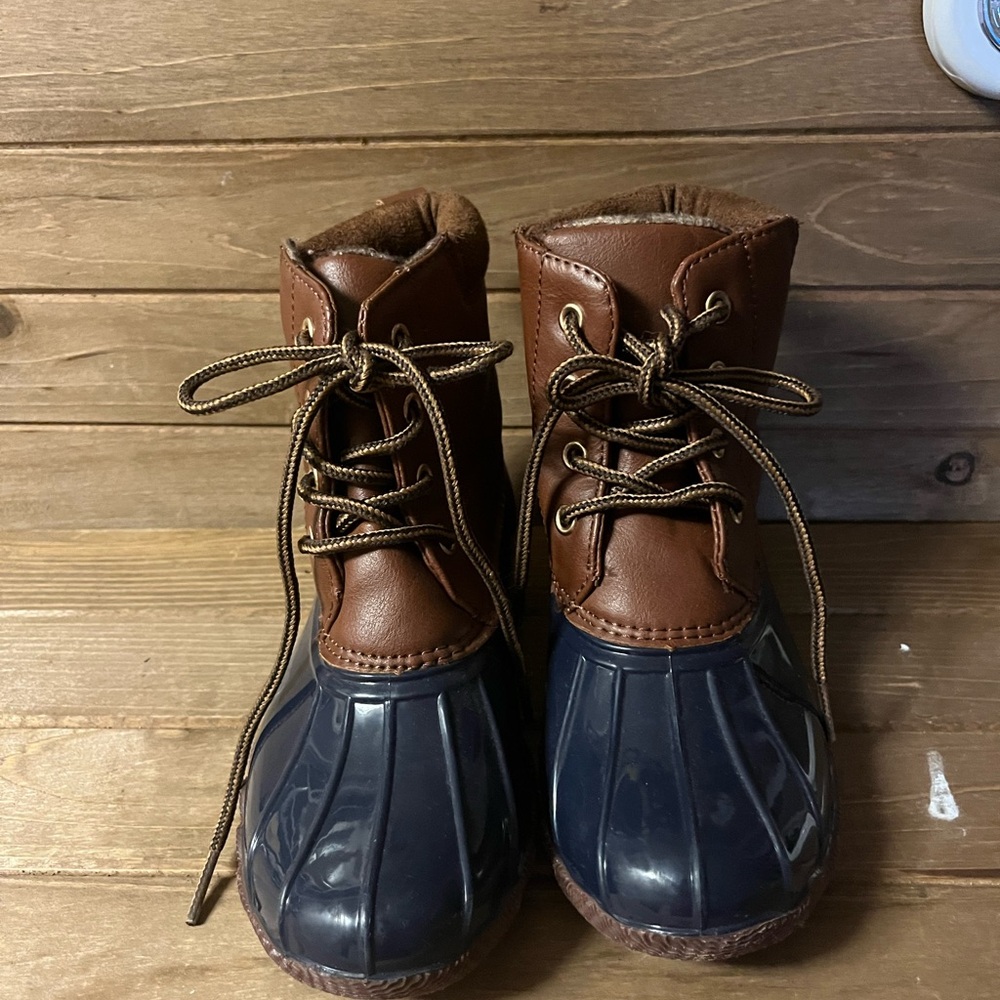 Adrienne Vittadini Girl’s duck boots Size 1